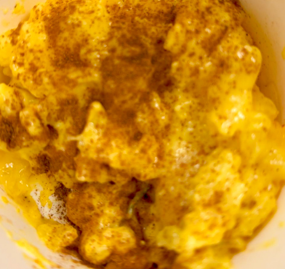 Arroz-doce de leite de vaca, mel, alecrim, açafrão e limão